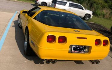 Chevrolet-corvette-1994-yellow-2