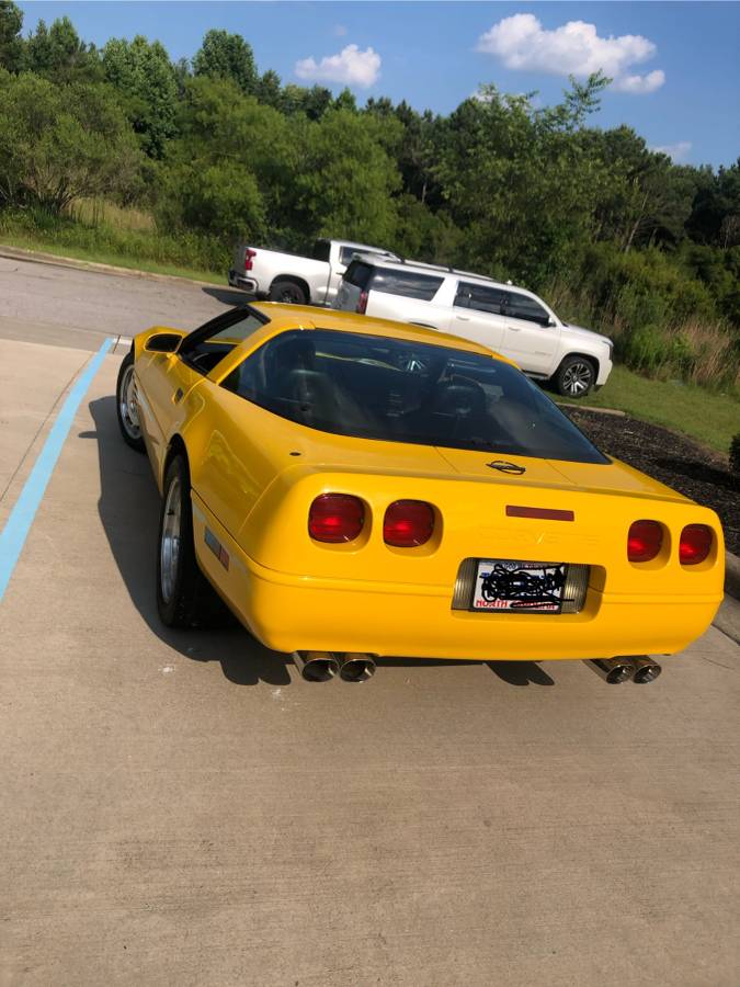 Chevrolet-corvette-1994-yellow-2