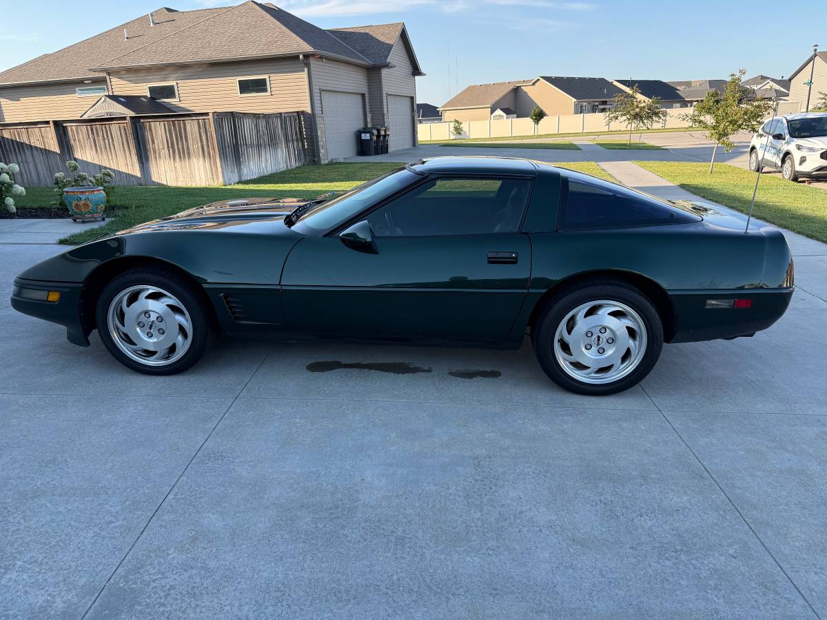 Chevrolet-corvette-1995-11