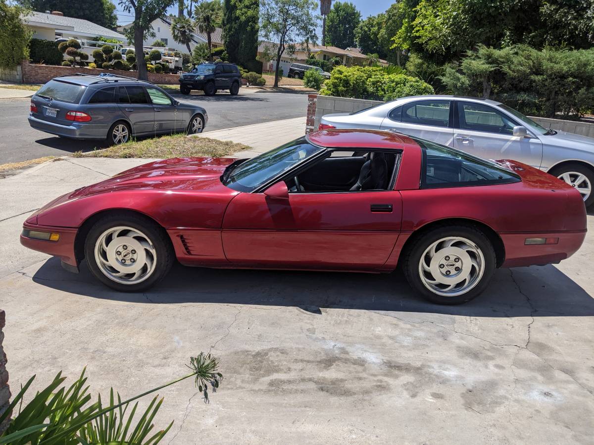 Chevrolet-corvette-amp-convertible-1995-2