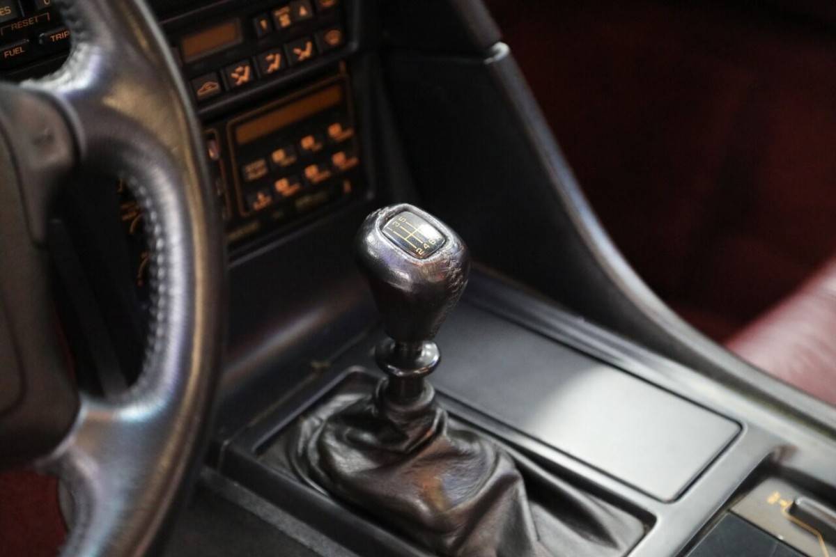 Chevrolet-corvette-base-2dr-hat-1993-red-10