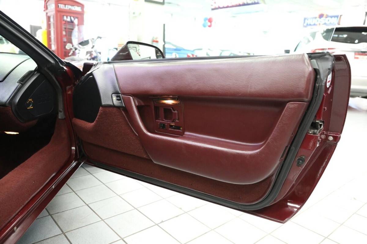 Chevrolet-corvette-base-2dr-hat-1993-red-11
