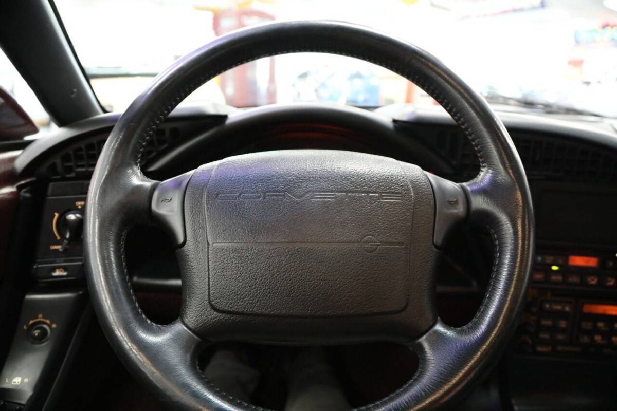 Chevrolet-corvette-base-2dr-hat-1993-red-15