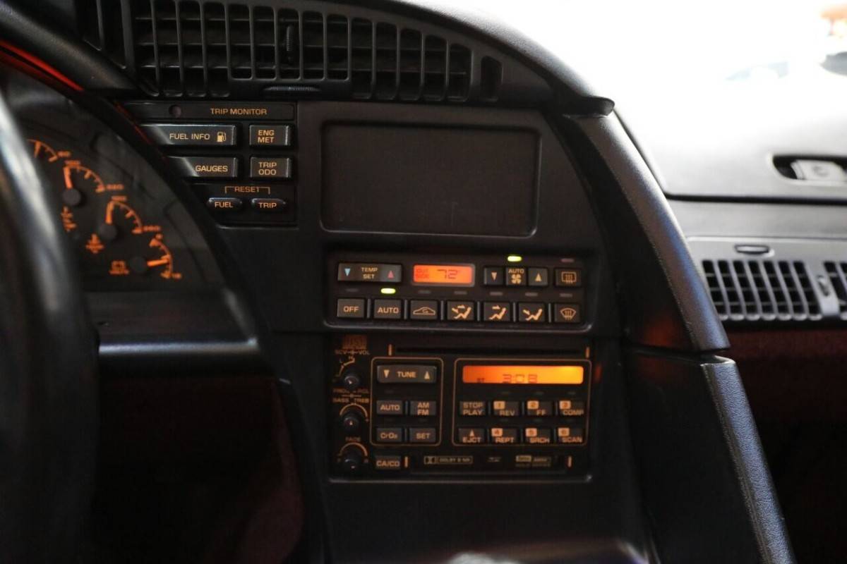 Chevrolet-corvette-base-2dr-hat-1993-red-17