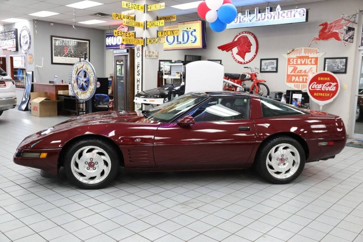 Chevrolet-corvette-base-2dr-hat-1993-red-23