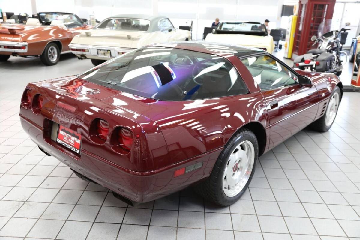 Chevrolet-corvette-base-2dr-hat-1993-red-4