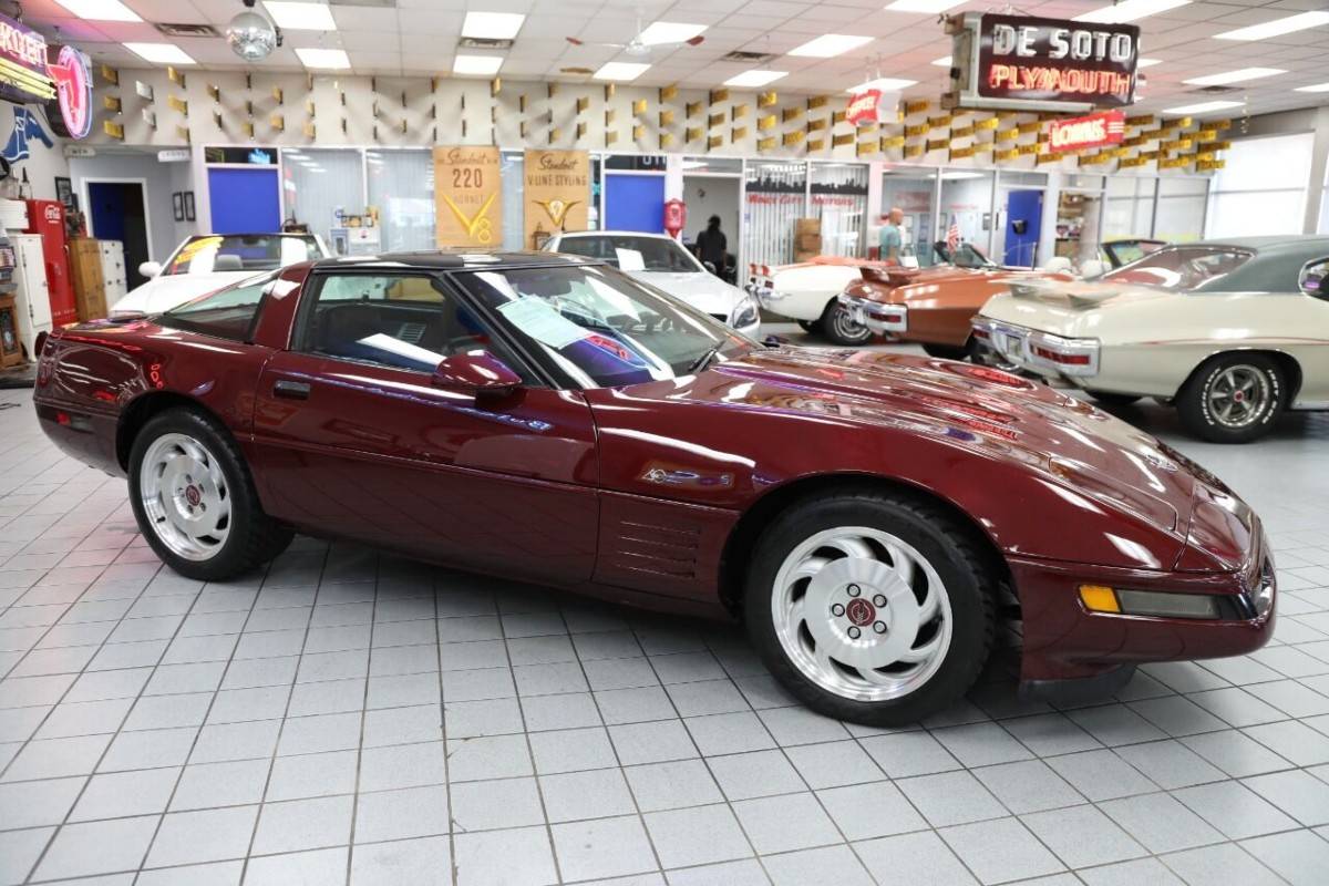 Chevrolet-corvette-base-2dr-hat-1993-red-5