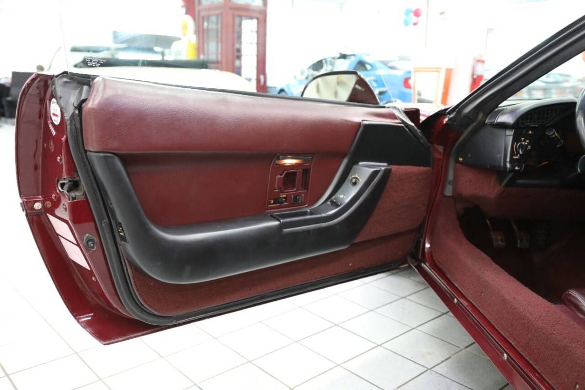 Chevrolet-corvette-base-2dr-hat-1993-red-7