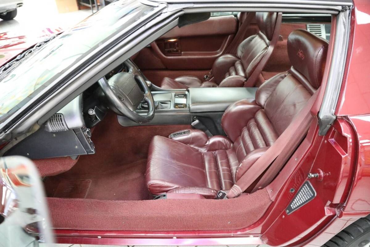 Chevrolet-corvette-base-2dr-hat-1993-red-8