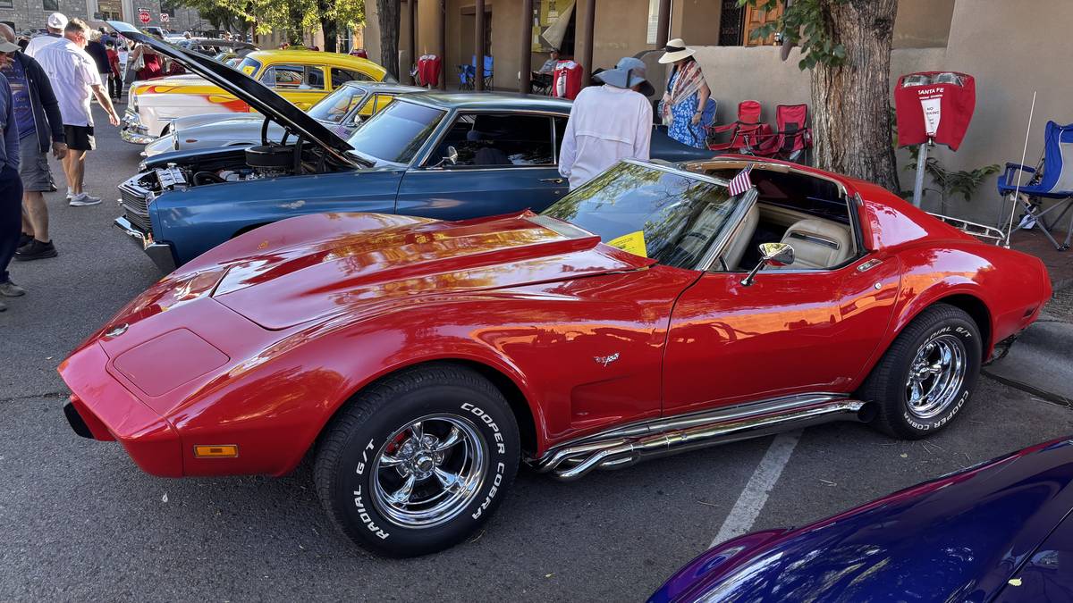 Chevrolet-corvette-c3-1975-red-1