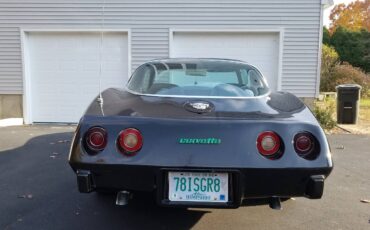 Chevrolet-corvette-c3-1978-black-3