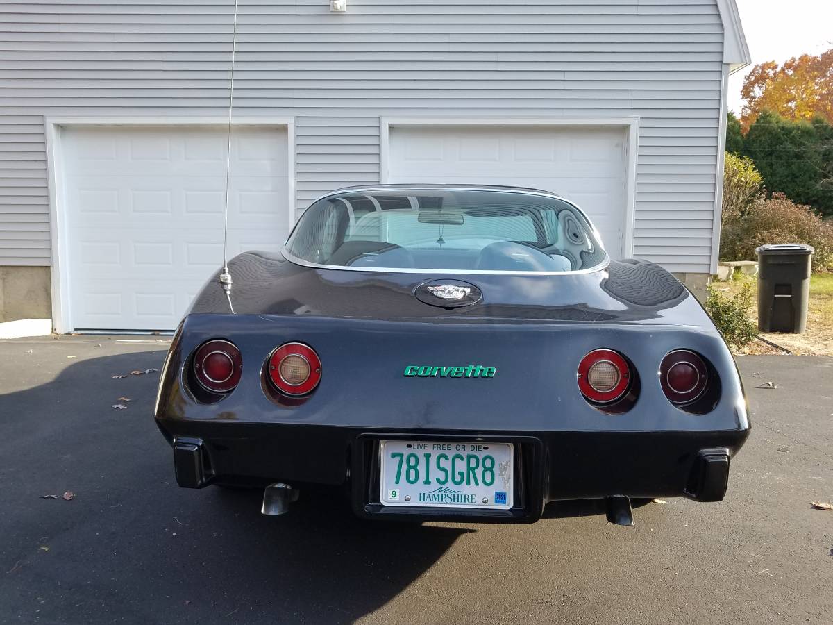 Chevrolet-corvette-c3-1978-black-3
