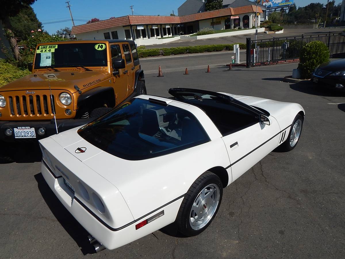 Chevrolet-corvette-c4-coupe-1988-white-1