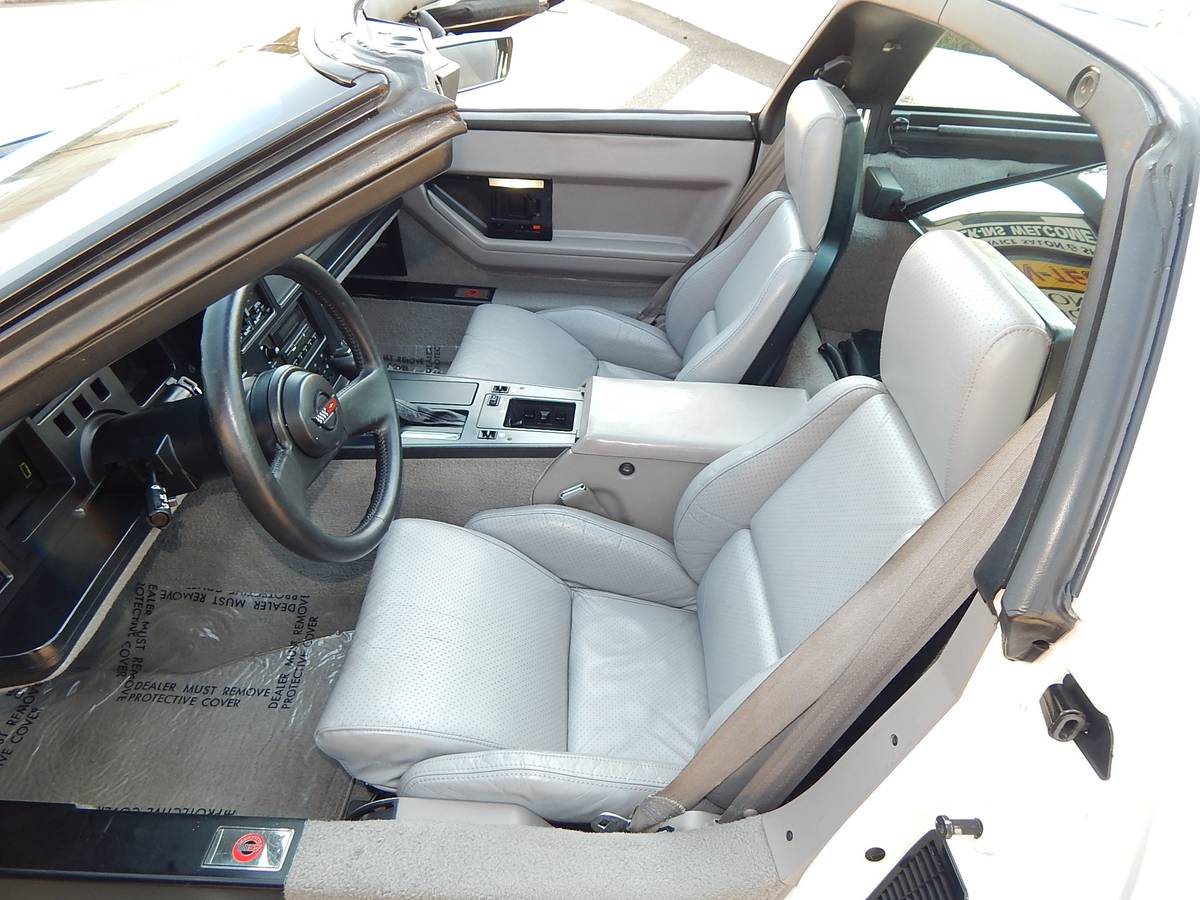 Chevrolet-corvette-c4-coupe-1988-white-10