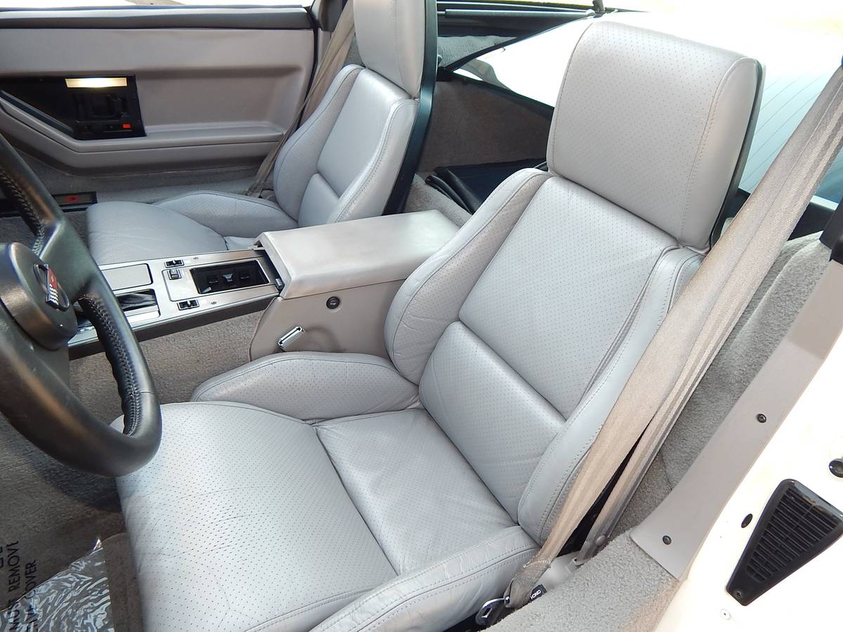 Chevrolet-corvette-c4-coupe-1988-white-11