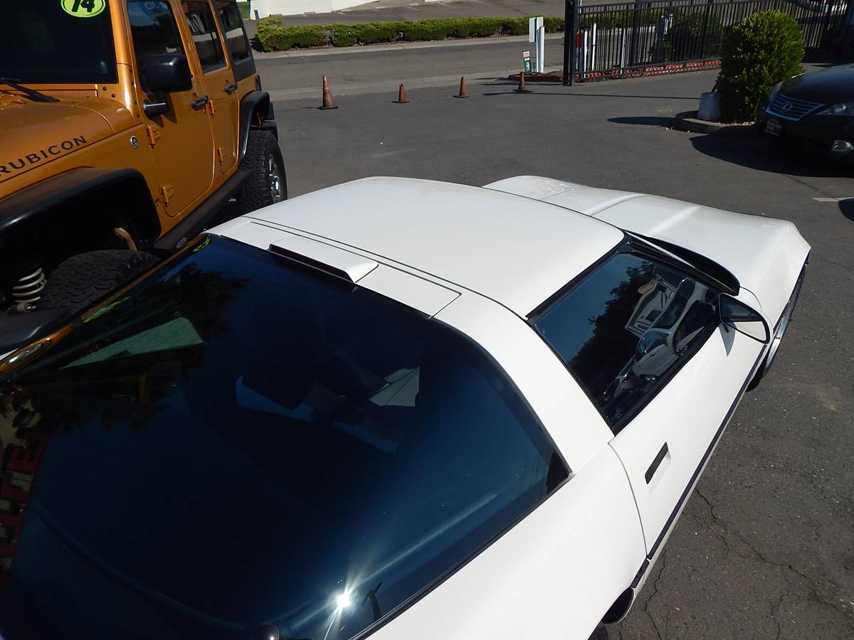 Chevrolet-corvette-c4-coupe-1988-white-2