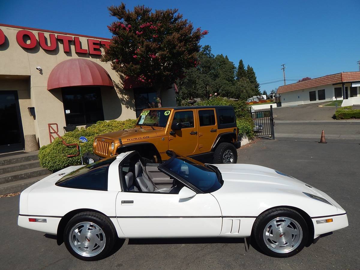 Chevrolet-corvette-c4-coupe-1988-white-5