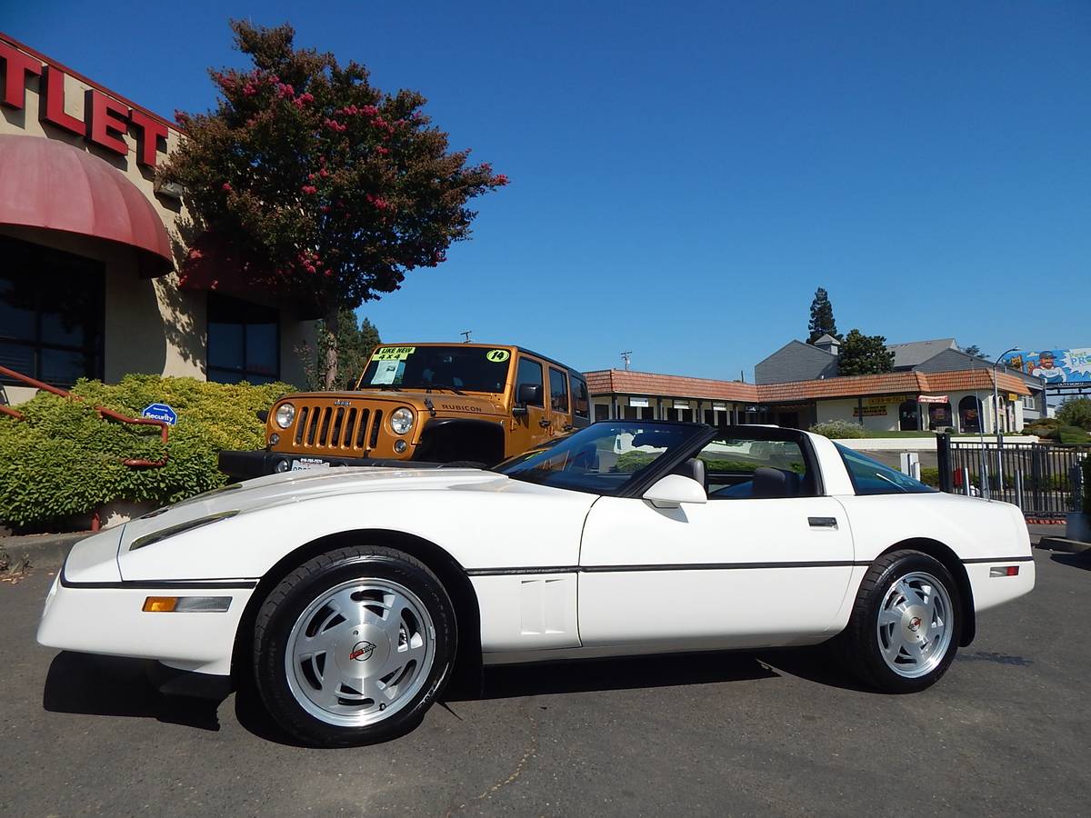 Chevrolet-corvette-c4-coupe-1988-white-6