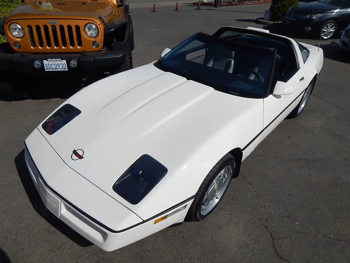 Chevrolet-corvette-c4-coupe-1988-white-7