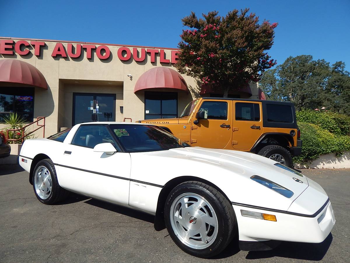 Chevrolet-corvette-c4-coupe-1988-white