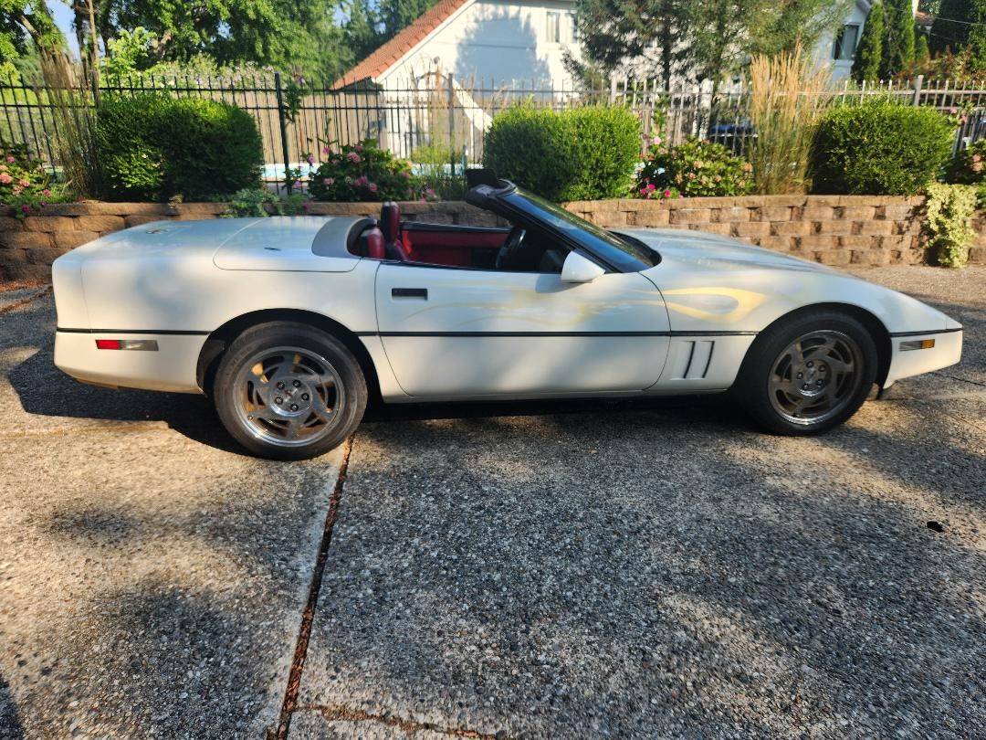 Chevrolet-corvette-convertbile-1988-white-2