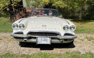 Chevrolet-corvette-convertible-1962-white-1