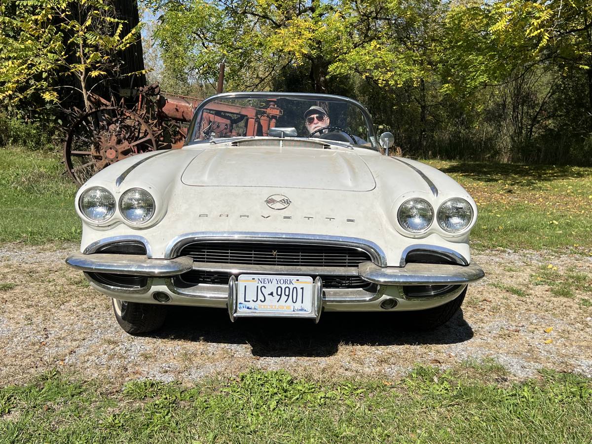 Chevrolet-corvette-convertible-1962-white-1
