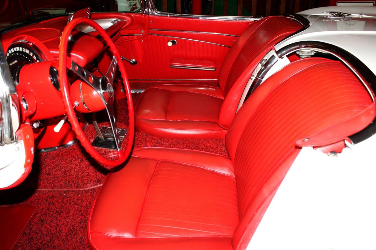 Chevrolet-corvette-convertible-1962-white-10
