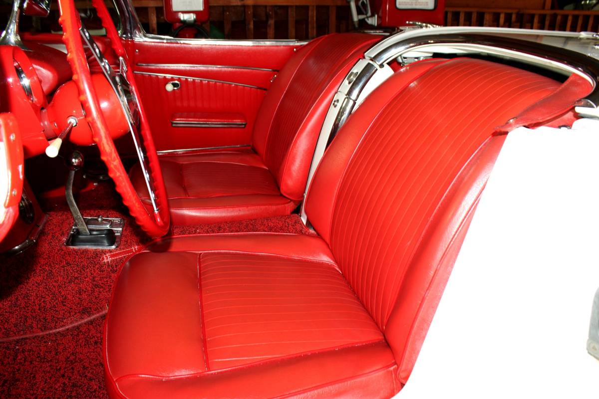 Chevrolet-corvette-convertible-1962-white-11