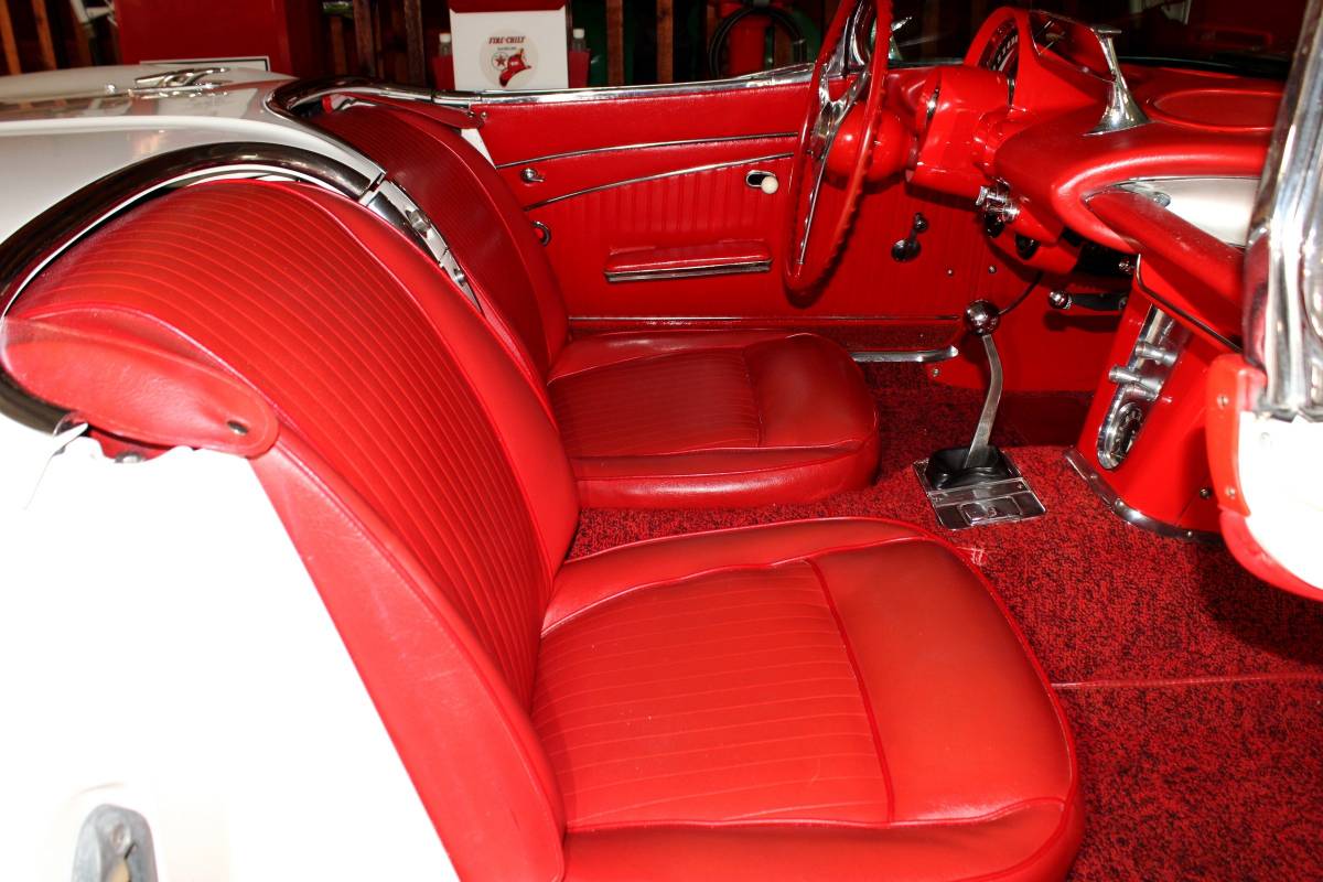 Chevrolet-corvette-convertible-1962-white-12