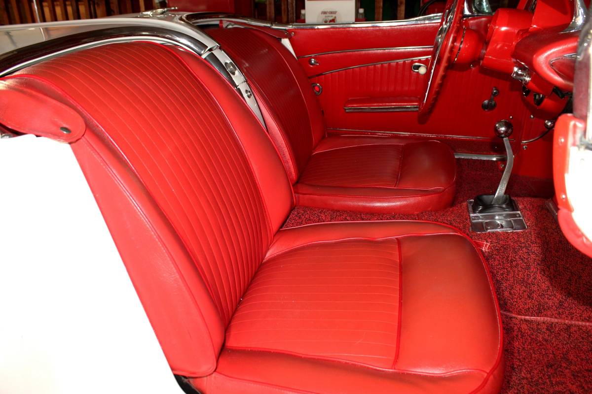Chevrolet-corvette-convertible-1962-white-13