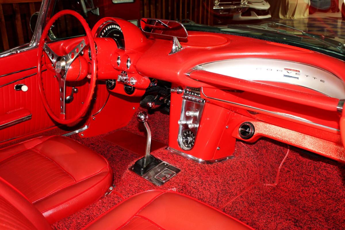 Chevrolet-corvette-convertible-1962-white-14