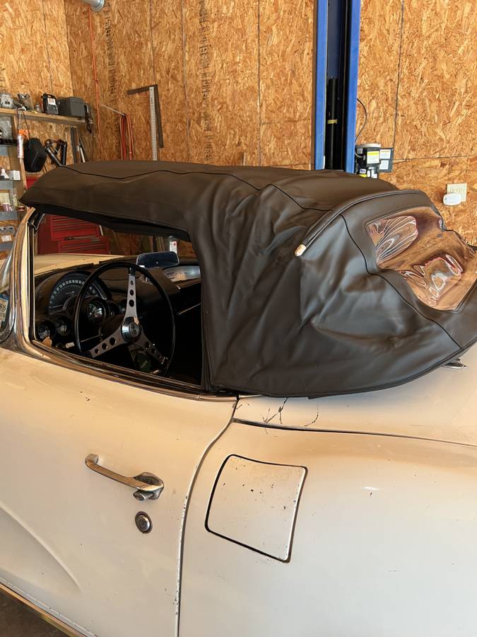 Chevrolet-corvette-convertible-1962-white-15