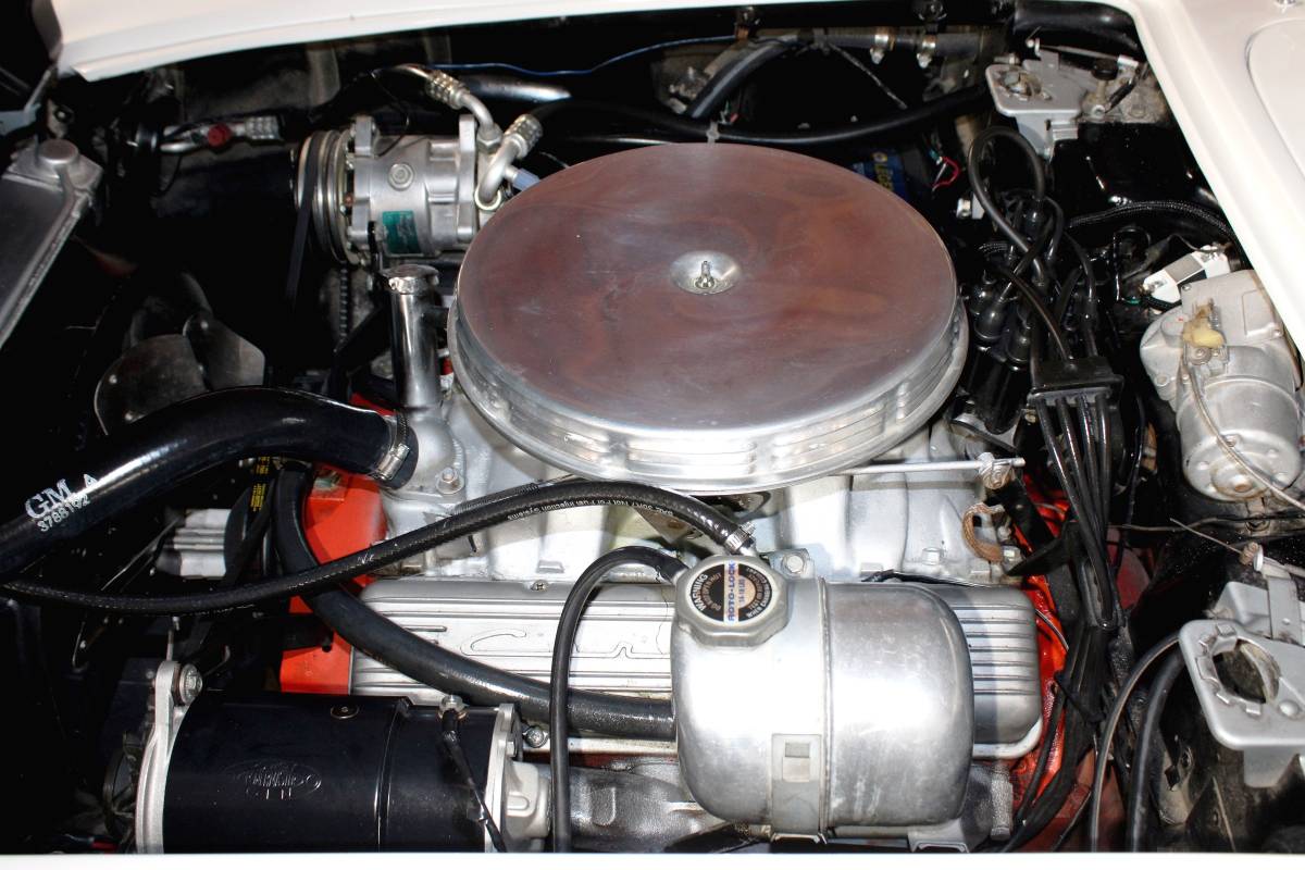 Chevrolet-corvette-convertible-1962-white-19