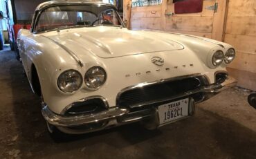 Chevrolet-corvette-convertible-1962-white-19