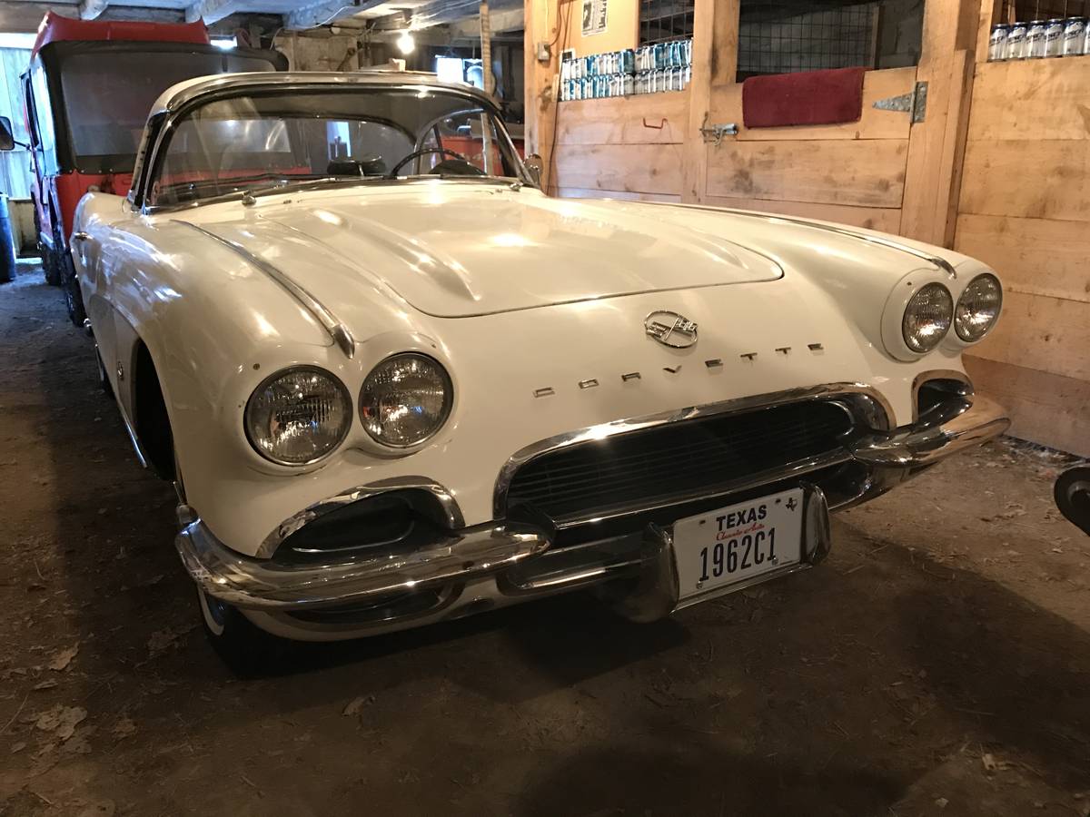 Chevrolet-corvette-convertible-1962-white-19