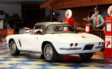 Chevrolet-corvette-convertible-1962-white-2