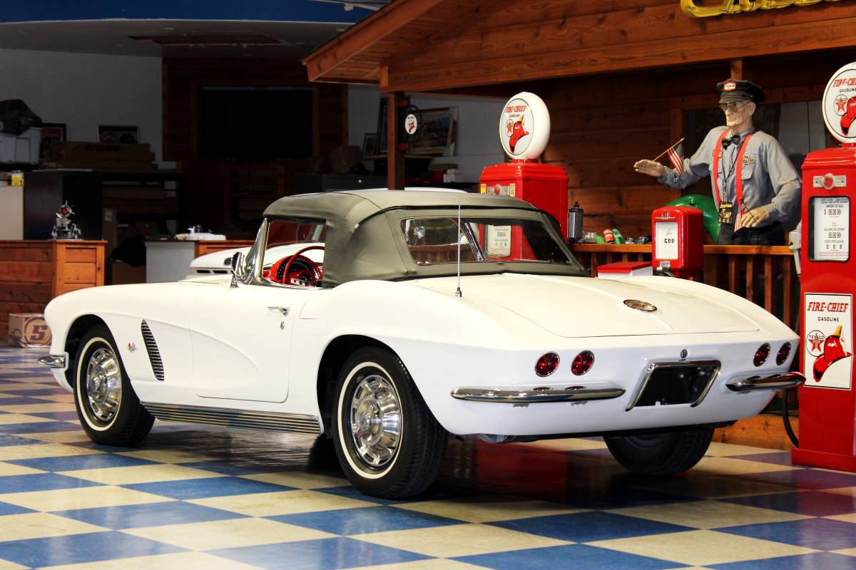 Chevrolet-corvette-convertible-1962-white-2