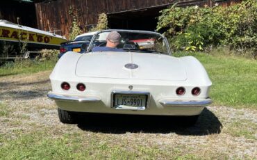 Chevrolet-corvette-convertible-1962-white-2
