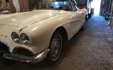 Chevrolet-corvette-convertible-1962-white-20