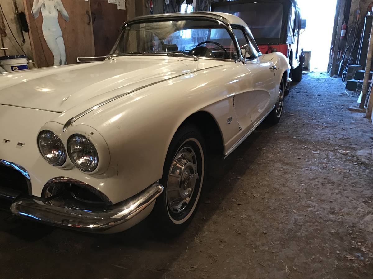 Chevrolet-corvette-convertible-1962-white-20