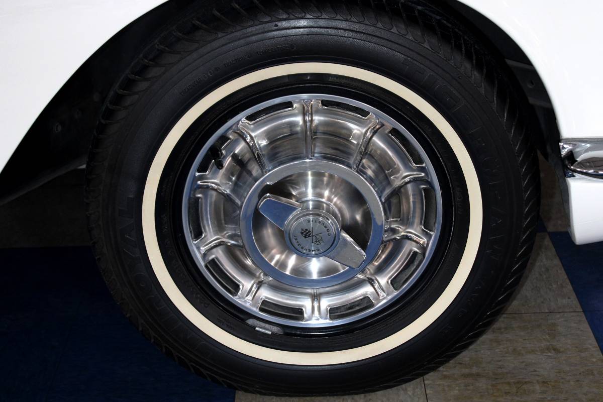 Chevrolet-corvette-convertible-1962-white-21