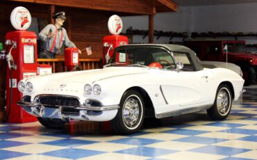 Chevrolet-corvette-convertible-1962-white-22