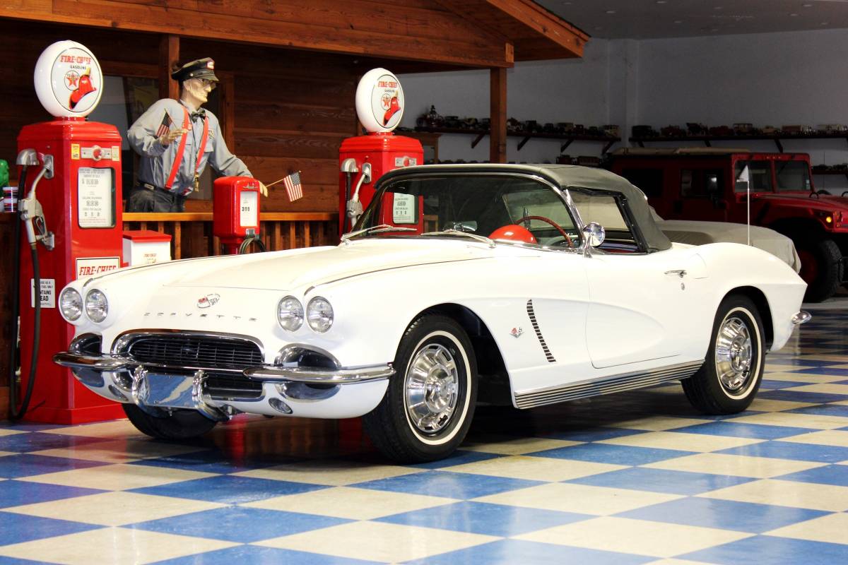 Chevrolet-corvette-convertible-1962-white-22