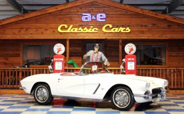 Chevrolet-corvette-convertible-1962-white-3
