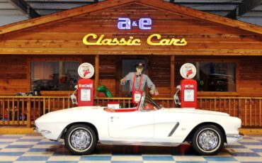 Chevrolet-corvette-convertible-1962-white-4