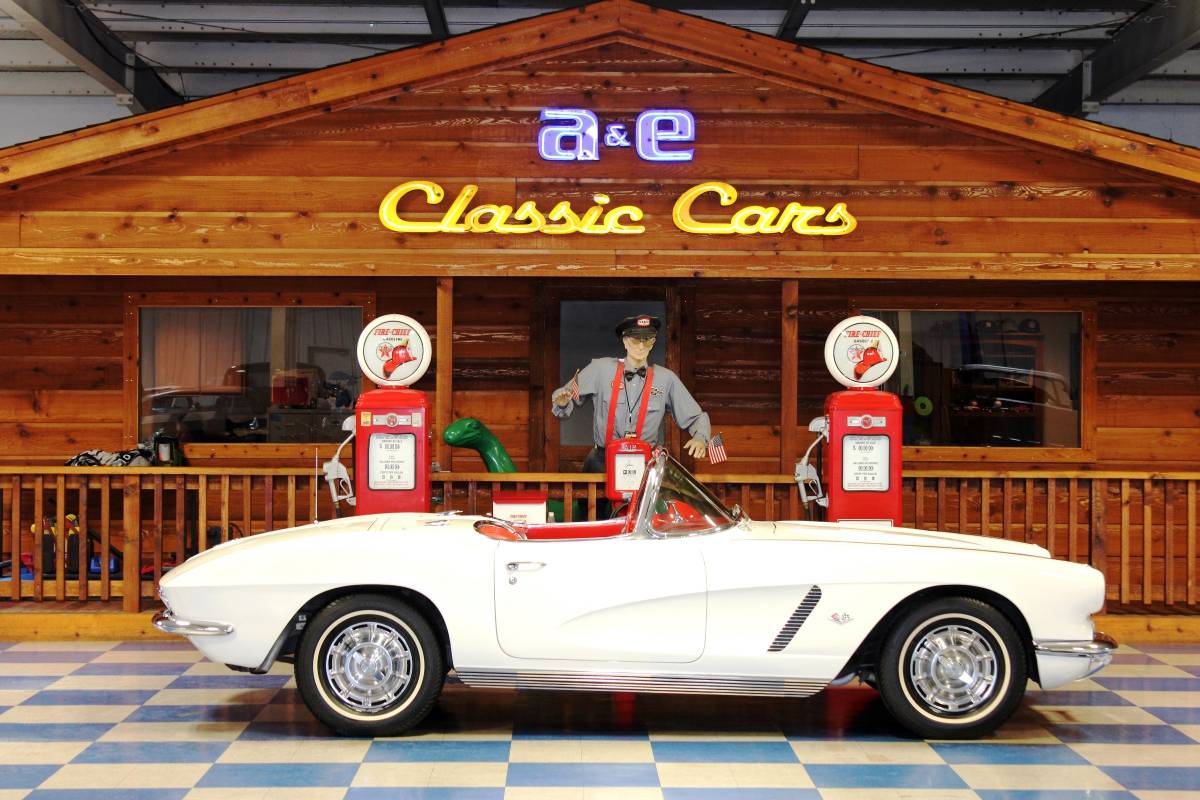 Chevrolet-corvette-convertible-1962-white-4