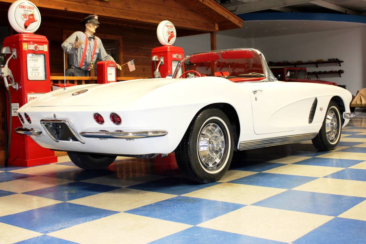 Chevrolet-corvette-convertible-1962-white-8
