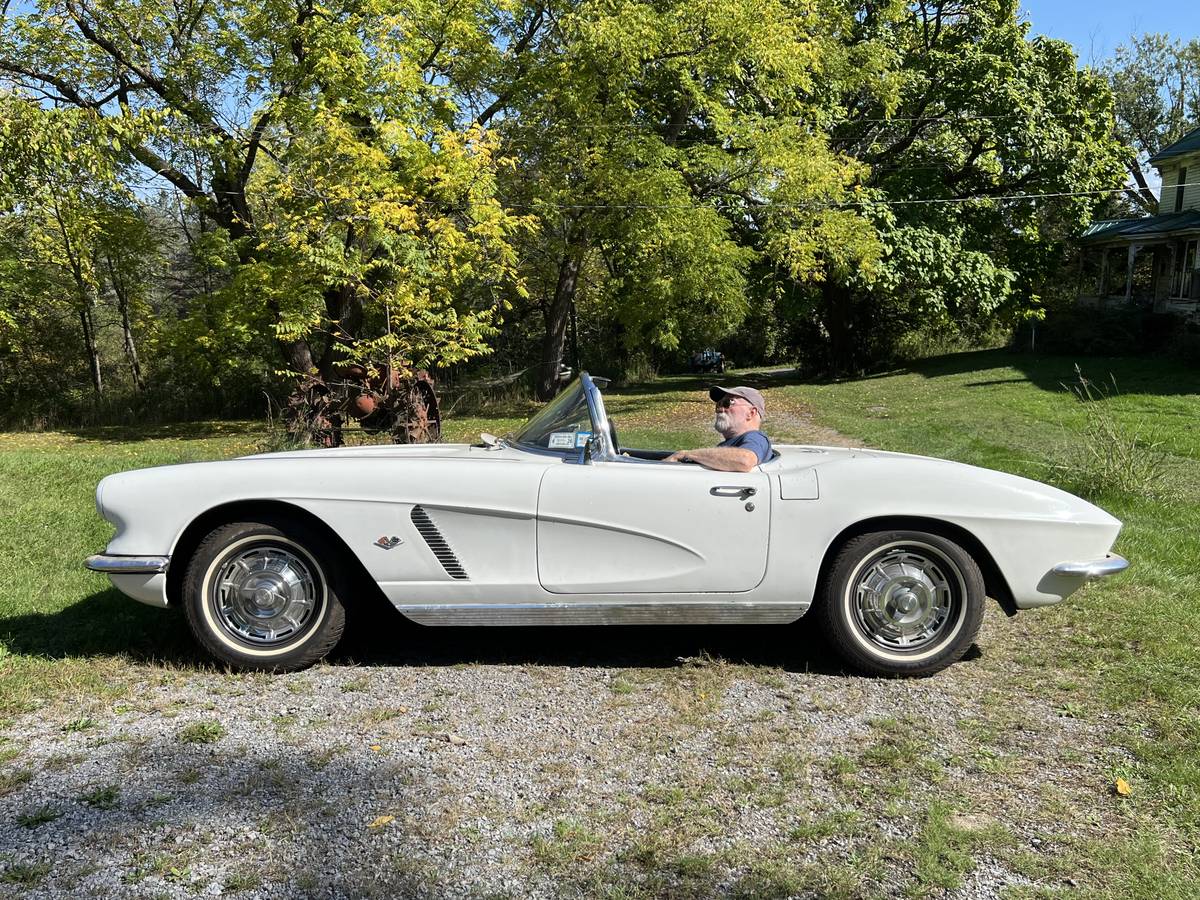 Chevrolet-corvette-convertible-1962-white-8
