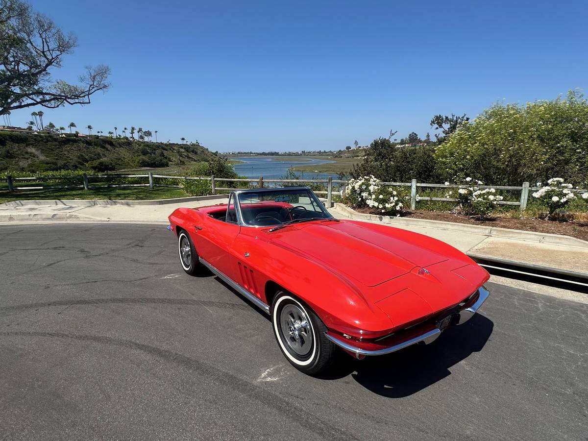 Chevrolet-corvette-convertible-1965-red-10